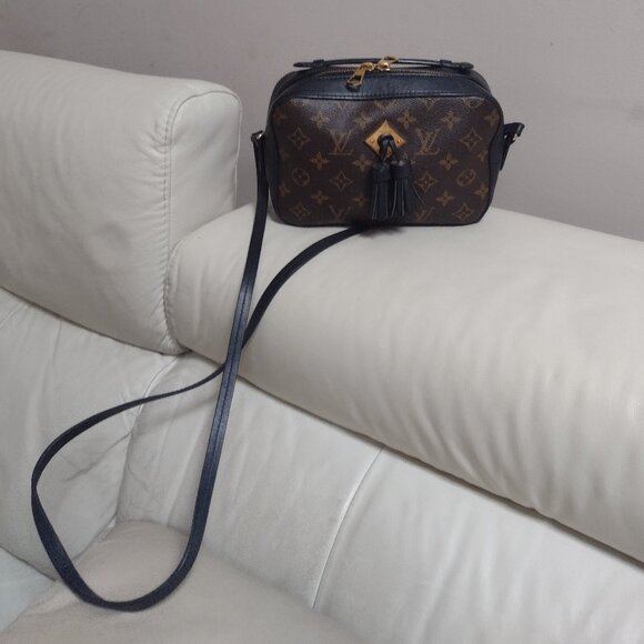 Beautiful and Rare Louis Vuitton Saintonge Noir Camera bag✨ - Picture 16 of 16